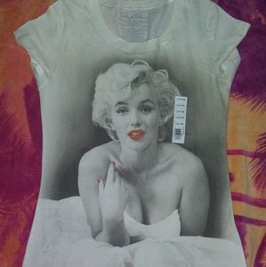 Marilyn Monroe T-Shirt NWT!! Medium!